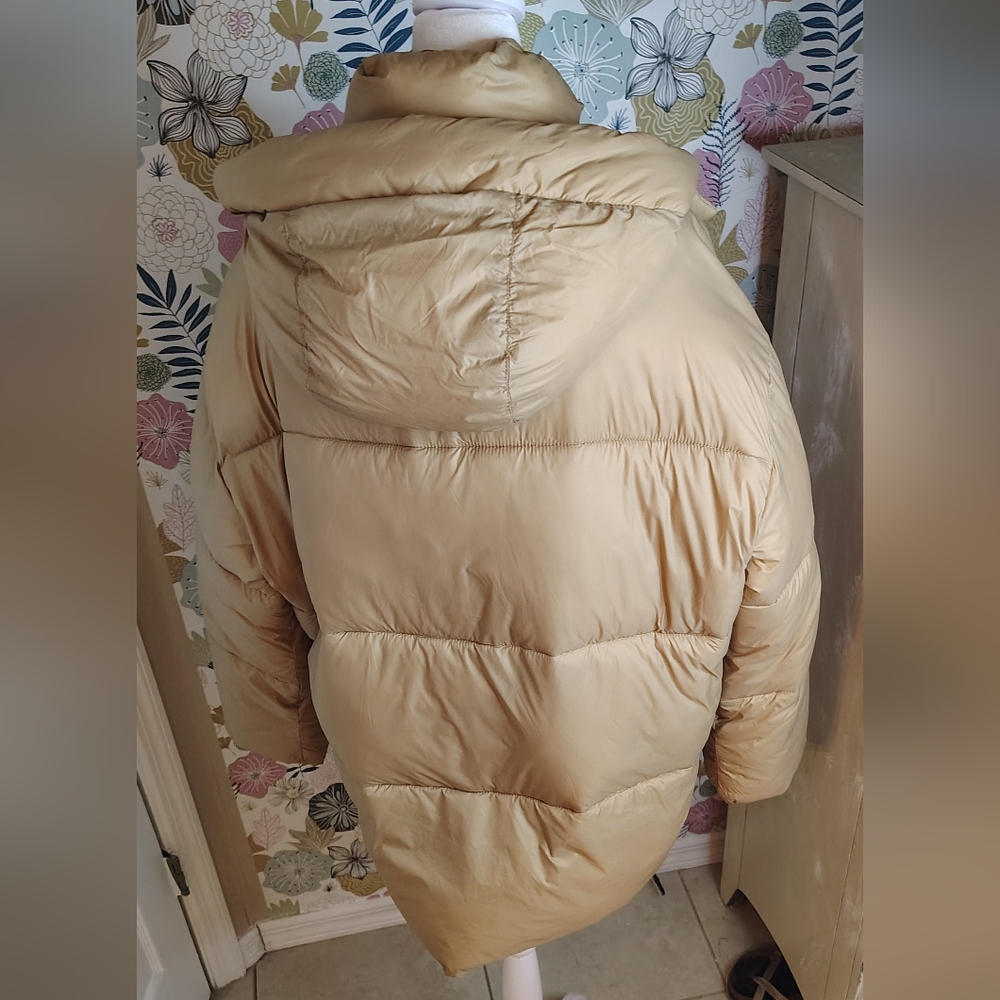 Abercrombie & Fitch Women's Beige Puffer Jacket - Picture 6 of 12
